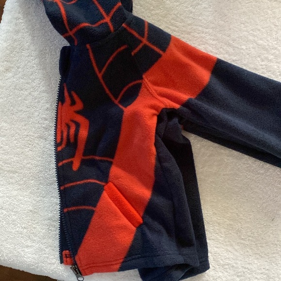 Spider-Themed Red and Black Hoodie - Picture 3 of 7